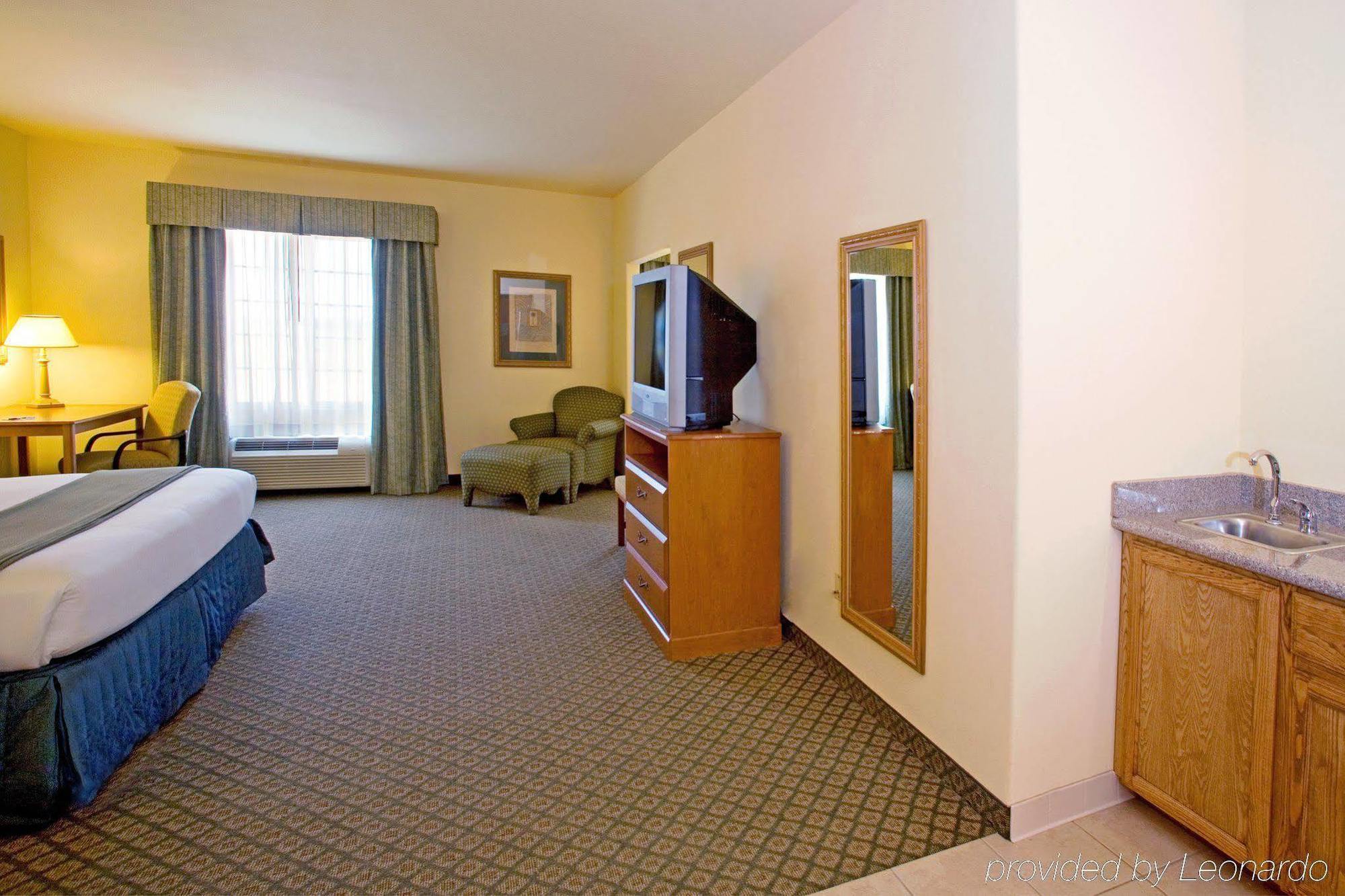 Holiday Inn Express Hotel & Suites Rio Grande City, An Ihg Hotel Стая снимка