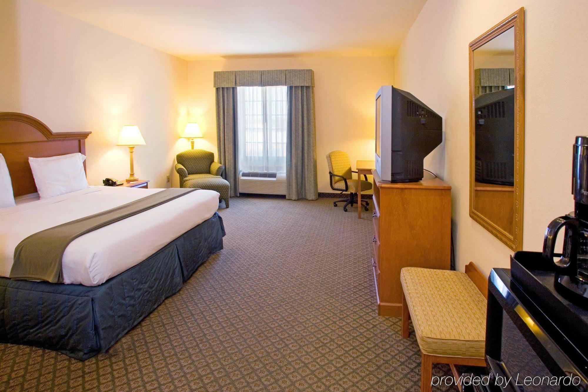 Holiday Inn Express Hotel & Suites Rio Grande City, An Ihg Hotel Стая снимка