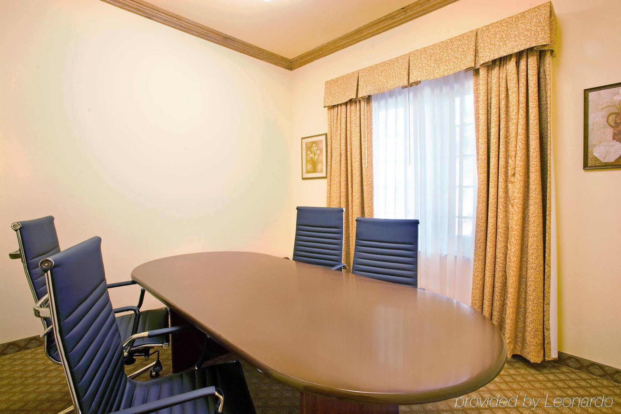 Holiday Inn Express Hotel & Suites Rio Grande City, An Ihg Hotel Съоръжения снимка